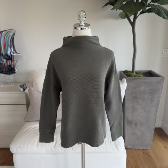 Varley Ribbed Cold Shoulder Pullover Green Size S Mock Neck Long Sleeve Top - Picture 1 of 6